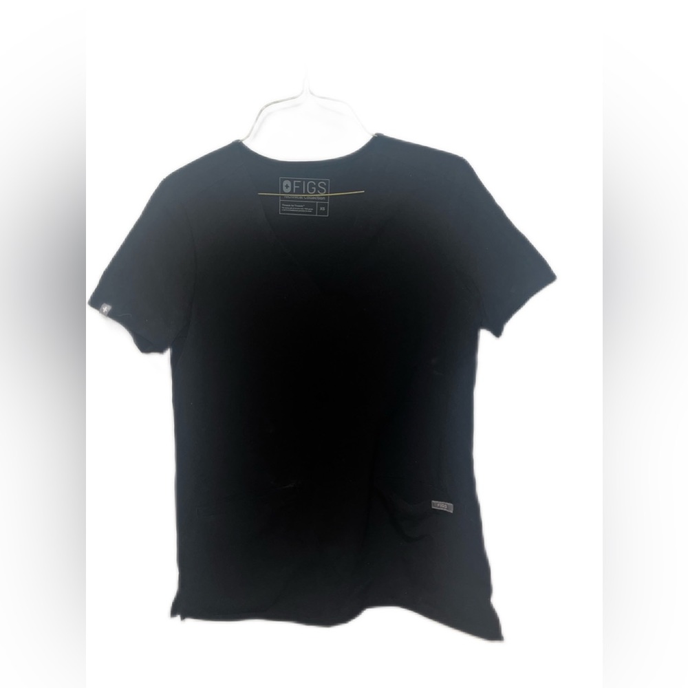 Women’s 3 pocket figs top!